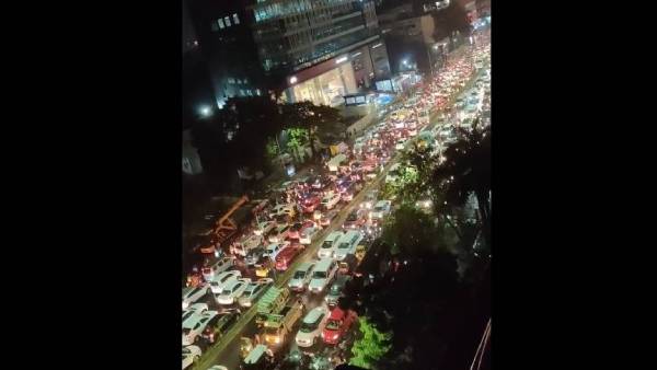 போக்குவரத்து நெரிசல் போக்குவரத்து நெரிசல்