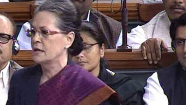 லோக்சபாவில் சோனியா லோக்சபாவில் சோனியா