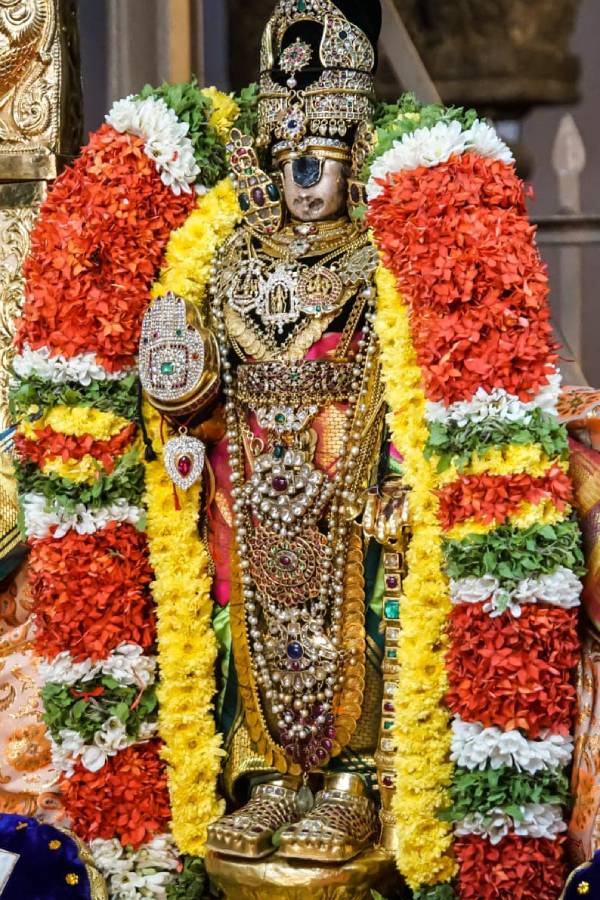 பக்தர்கள் தரிசனம் பக்தர்கள் தரிசனம்