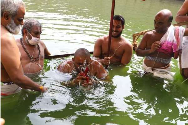 தீர்த்தவாரி 