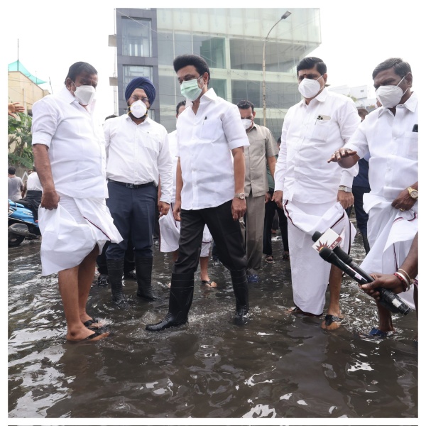  நள்ளிரவில் முதல்வர் ஆய்வு
