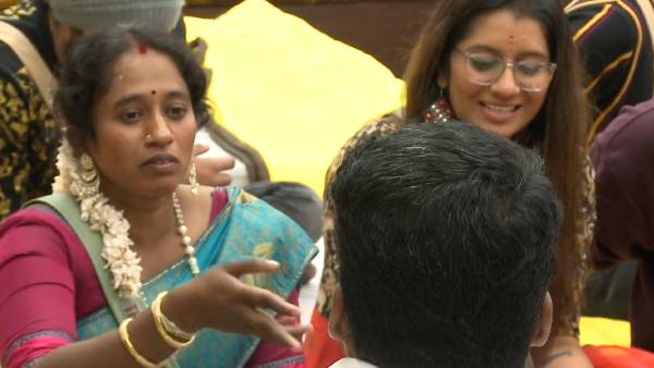 கலாய்க்கும் ரசிகர்கள்