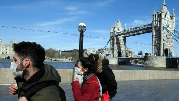 பிரிட்டனில் ஓமிக்ரான் அலை 