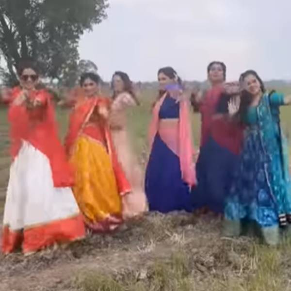 பாவாடை தாவணி அழகிகள் பாவாடை தாவணி அழகிகள்