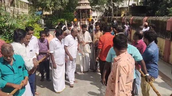 மணக்குள விநாயகர் கோயில் பூஜை 