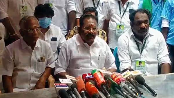 தமிழக முதல்வர் 