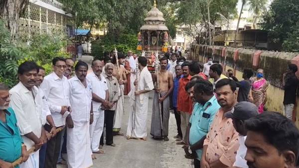 திருச்சியில் அன்னதானம் 