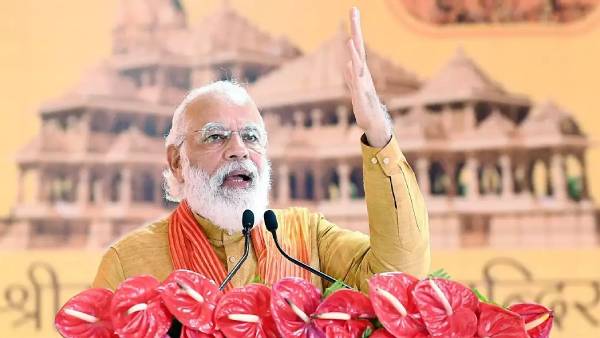 காசி விஸ்வநாதருக்கு அபிஷேகம் 