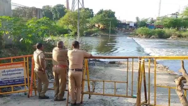 தடுப்பை மீறி... 