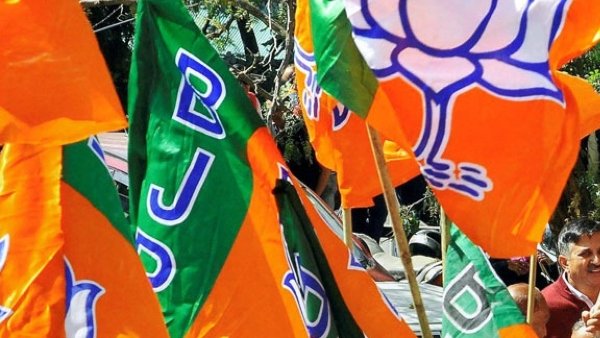 கட்சிகளுக்கான இடங்கள் 