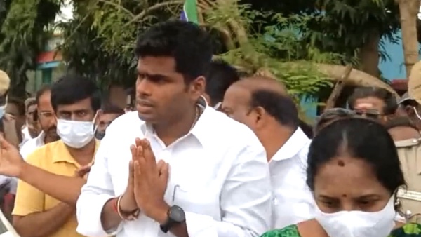 மாணவி படத்துக்கு மரியாதை மாணவி படத்துக்கு மரியாதை