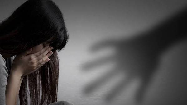 கணவன் உள்ளிட்ட 6 பேர் கைது கணவன் உள்ளிட்ட 6 பேர் கைது