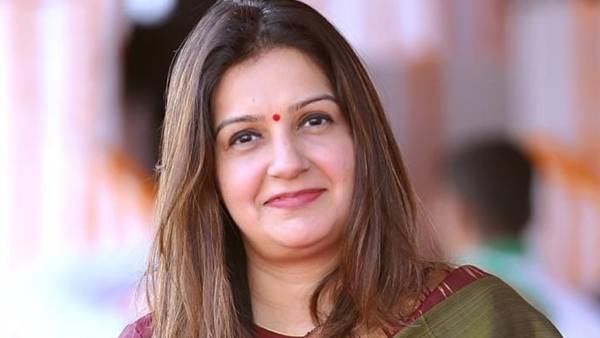 சிவசேனா எம்பி பிரியங்கா சதுர்வேதி 