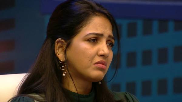 பாவனியின் உண்மையான குணம்