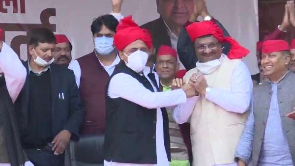 அகிலேஷ் முதல்வர் 