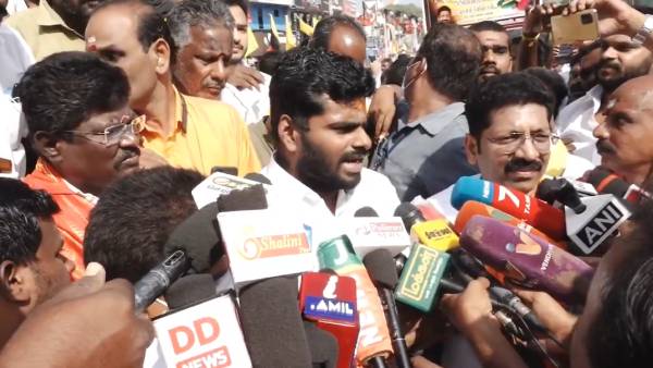 செய்தியாளர்கள் வாக்குவாதம் 