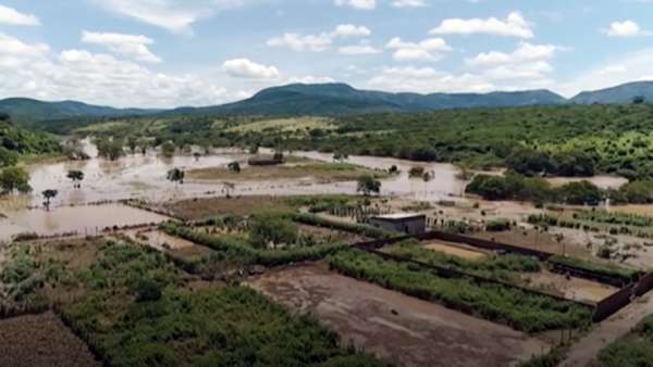 மழையால் மிதக்கும் நகரங்கள் மழையால் மிதக்கும் நகரங்கள்