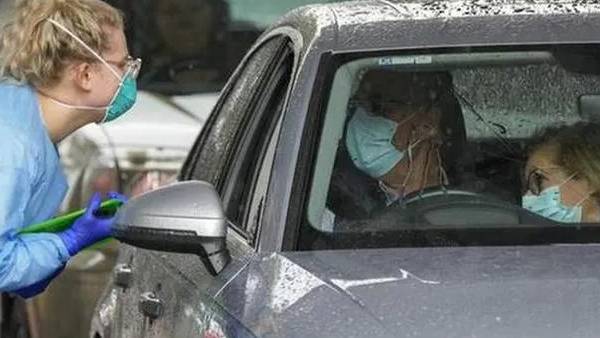 காரின் பின்பக்கம் கதவு காரின் பின்பக்கம் கதவு