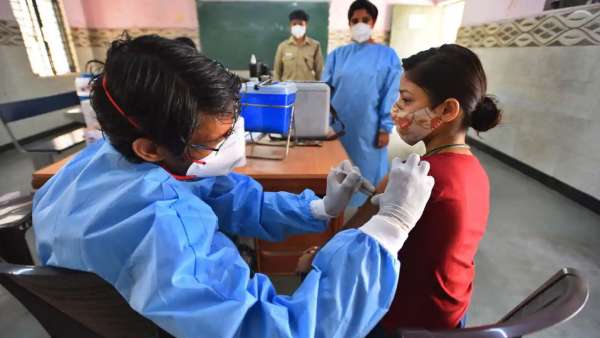  சிறுவர்களுக்கு தடுப்பூசி