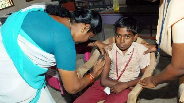  சிறார்களுக்கு வேக்சின்