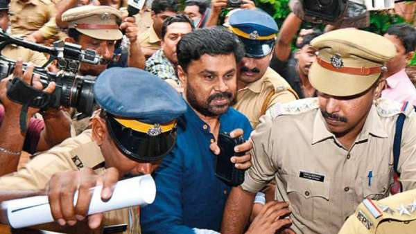 செல்போன்கள் ஒப்படைப்பு செல்போன்கள் ஒப்படைப்பு