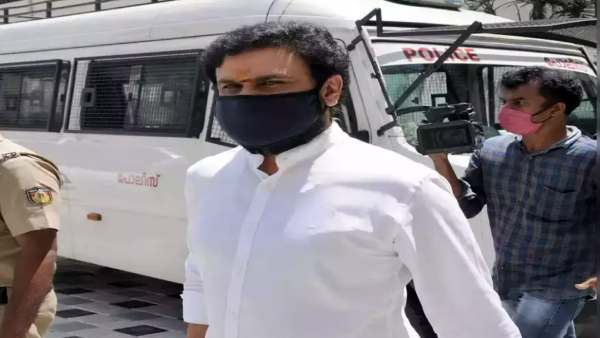 இயக்குனர் புகார் இயக்குனர் புகார்