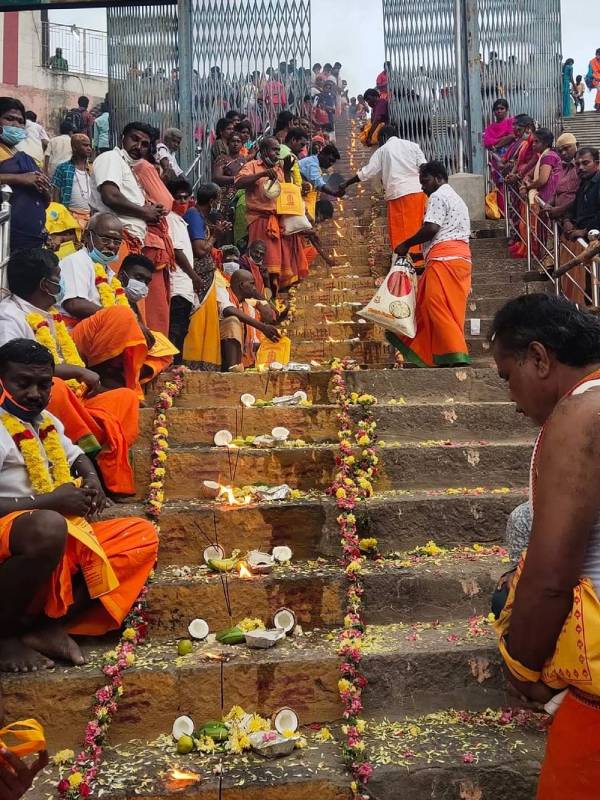 எடப்பாடி பக்தர்கள் 