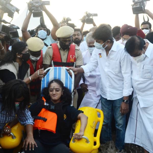 மாற்றுதிறனாளி மாற்றுதிறனாளி