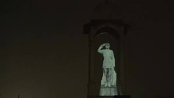 'ஹாலோகிராம்' சிலை 'ஹாலோகிராம்' சிலை