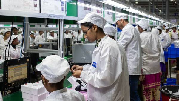 பாக்ஸ்கான் தொழிற்சாலை பெண்கள் போராட்டம் பாக்ஸ்கான் தொழிற்சாலை பெண்கள் போராட்டம்