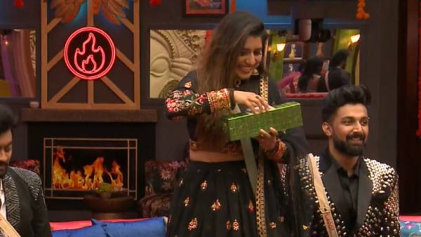 பிரியங்காவிற்கு கிடைத்த பரிசு 