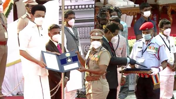 8 பேருக்கு அண்ணா விருது 8 பேருக்கு அண்ணா விருது