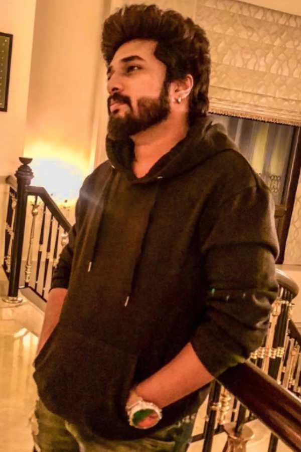 வெள்ளித்திரையில் காலடி வைத்தல்