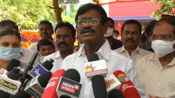 தடுப்பூசி போடும் பணிகள் தடுப்பூசி போடும் பணிகள்