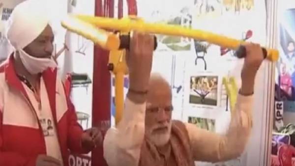 உடற்பயிற்சி செய்த பிரதமர் மோடி 