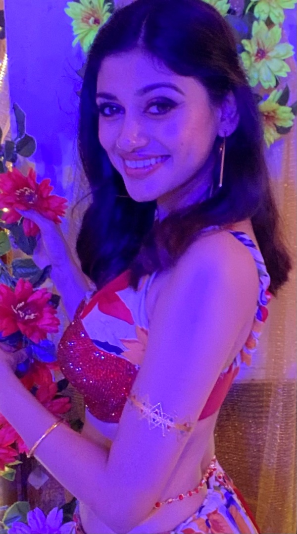 இளைஞர்களை கவர்ந்த கனவுக்கன்னி இளைஞர்களை கவர்ந்த கனவுக்கன்னி