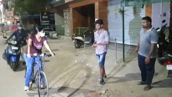 5 கி.மீ சைக்கிளில் பயணம் 