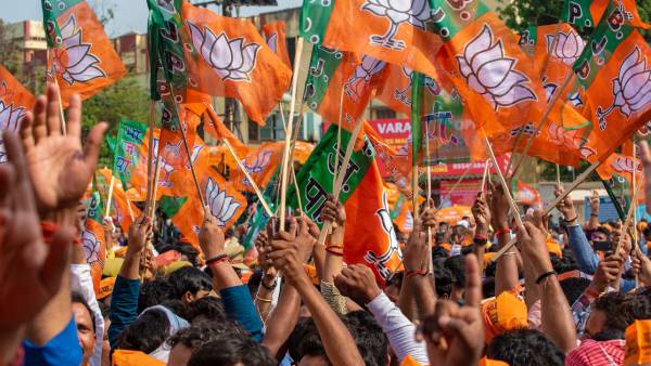 தேர்தலை தள்ளி வைக்க கோரிக்கை தேர்தலை தள்ளி வைக்க கோரிக்கை