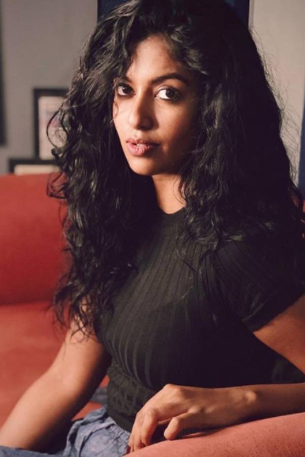 போட்டியாளர்களின் விவரம் 