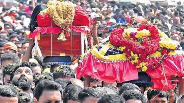 மாளிகப்புரத்தம்மன் ஊர்வலம்