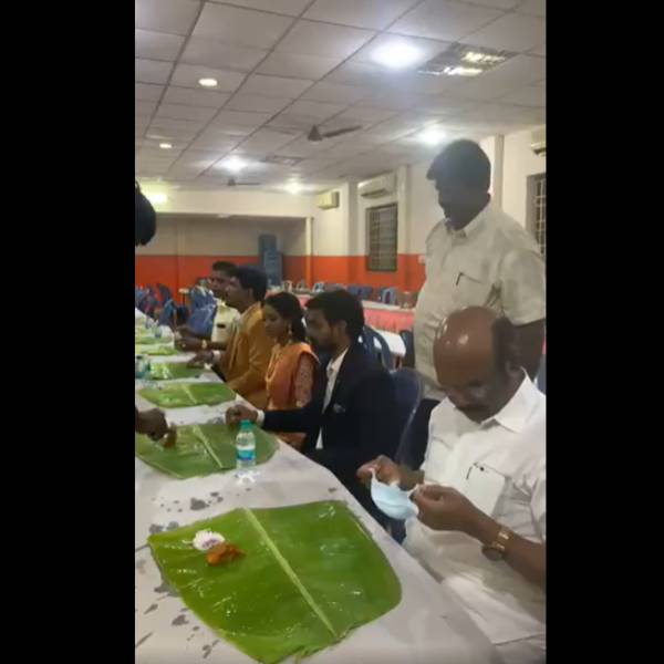 மாஸ்க்கை எங்கே வைப்பது என தவித்த முன்னாள் அமைச்சர்