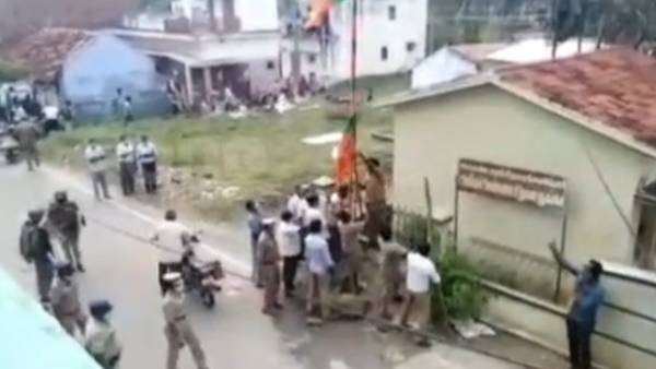 பாஜக-போலீசார் தள்ளுமுள்ளு 
