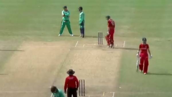 வர்ணனையாளர் சொல்வதை பாருங்க 