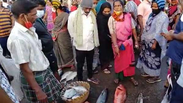 கட்டுப்பாடுகளை மீறிய மக்கள் 