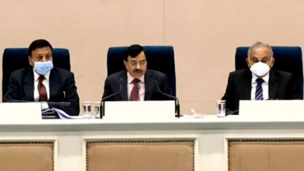 முன்களப் பணியாளர்கள் 