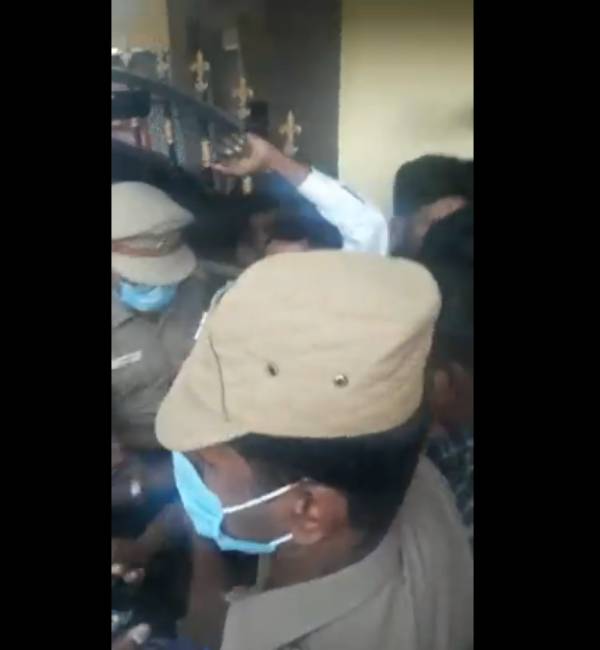 போலீஸ் குவிப்பு 