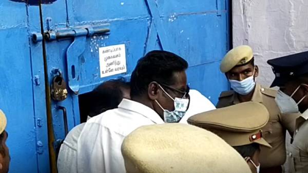 திருச்சி மத்திய சிறையில் அடைப்பு 