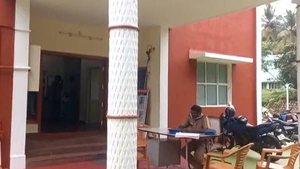 போலீசில் புகார் 