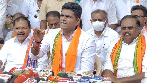 தமிழக காங்கிரஸ் கட்சியின் கூடாரம் காலி 