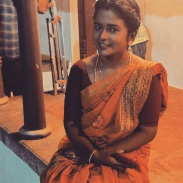 கெட்டப் வேற மாதிரி இருக்கு